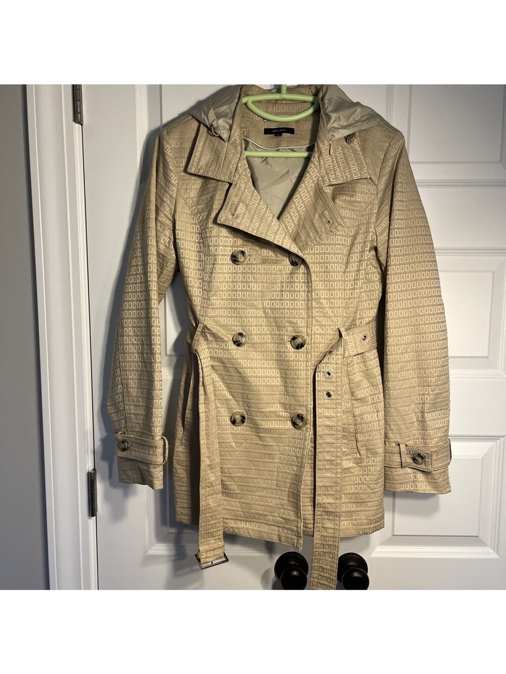 Johnston & Murphy Women’s Coat With Belt Size Large. Z